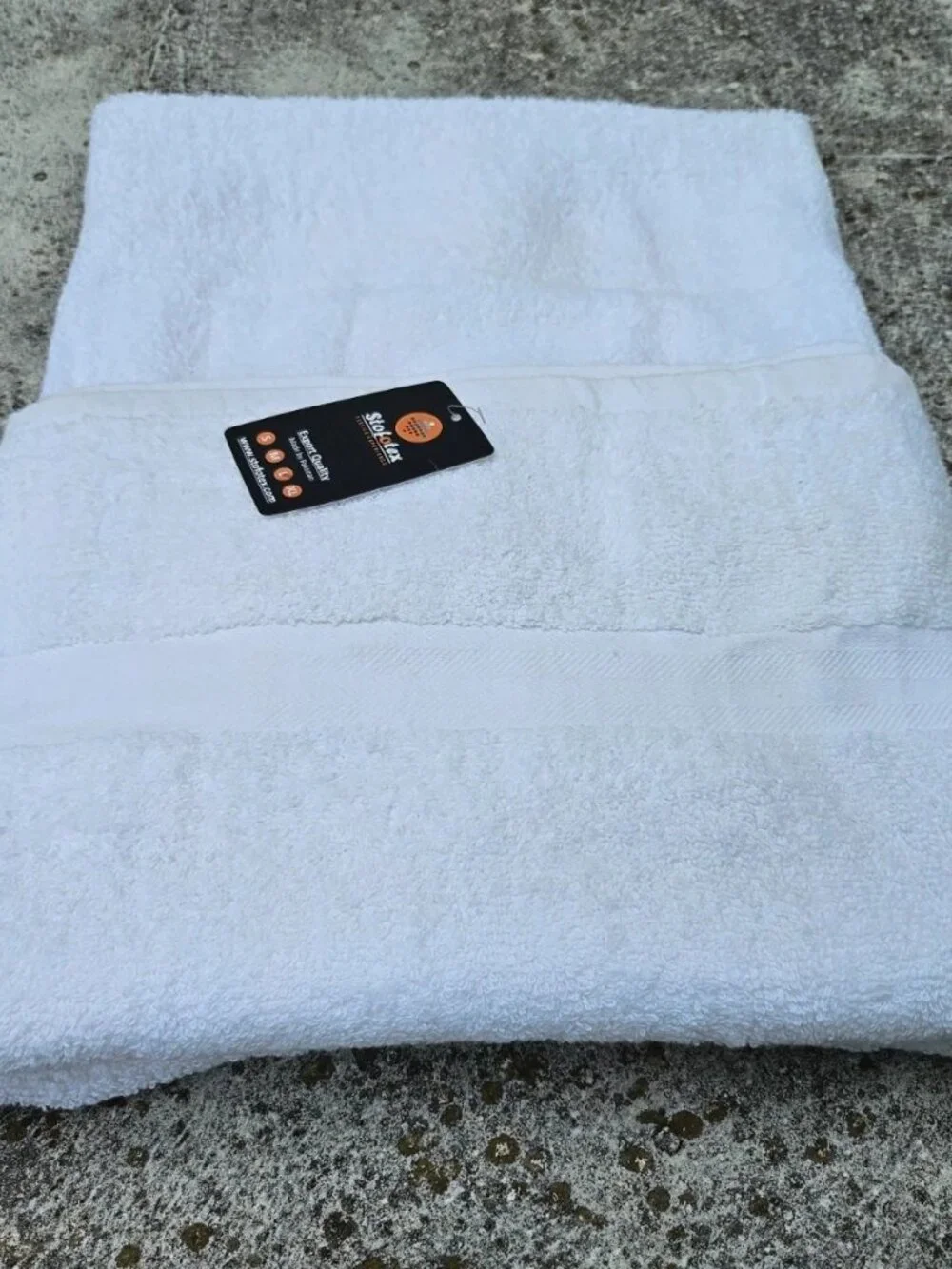 Bath Towel White Cotton Long Towel Luxury Towel 28 x 56 inches NWT